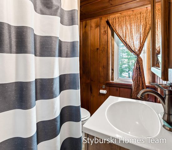 226 N 176th Avenue, Walkerville, MI 49459