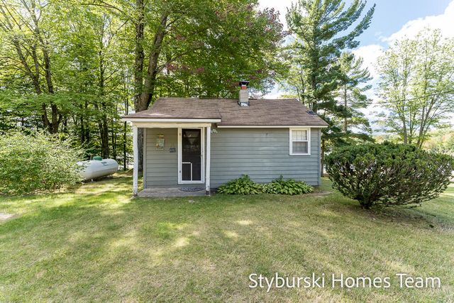 226 N 176th Avenue, Walkerville, MI 49459