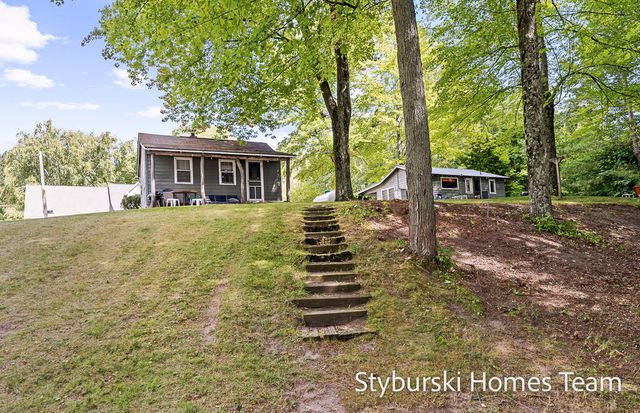 226 N 176th Avenue, Walkerville, MI 49459