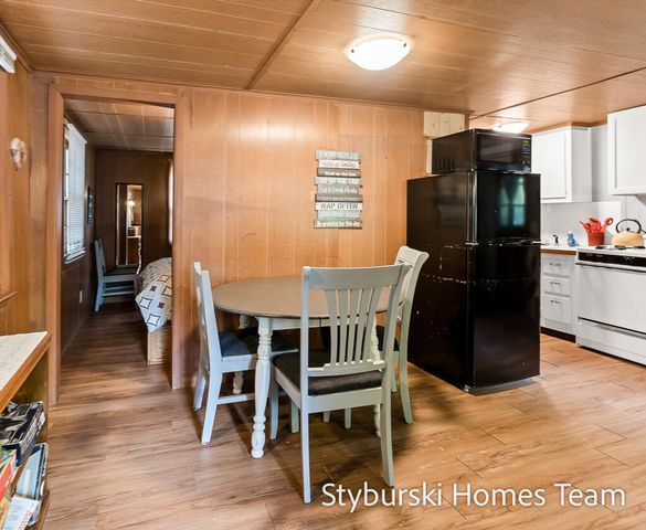 226 N 176th Avenue, Walkerville, MI 49459