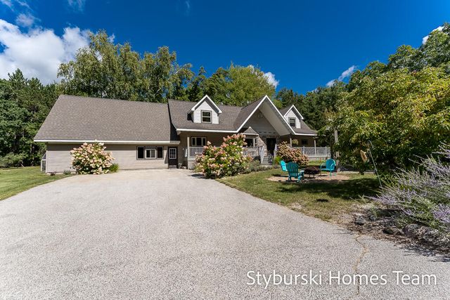 226 N 176th Avenue, Walkerville, MI 49459