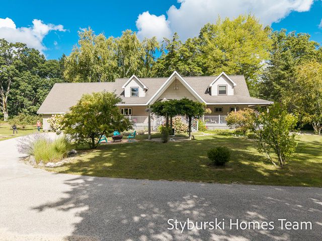 226 N 176th Avenue, Walkerville, MI 49459