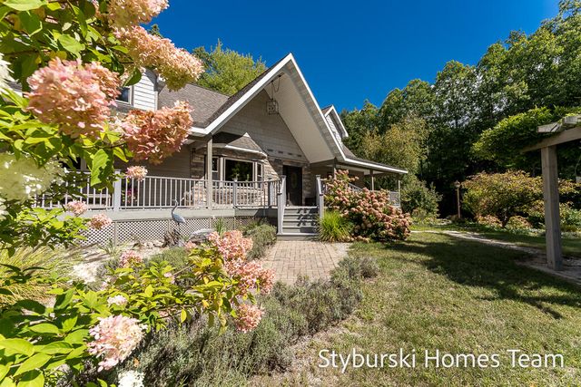 226 N 176th Avenue, Walkerville, MI 49459