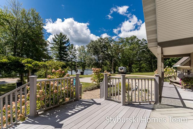 226 N 176th Avenue, Walkerville, MI 49459