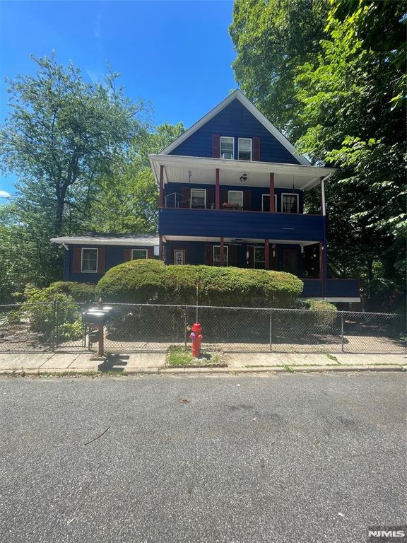 55 Garden Avenue 1, Hawthorne, NJ 07506