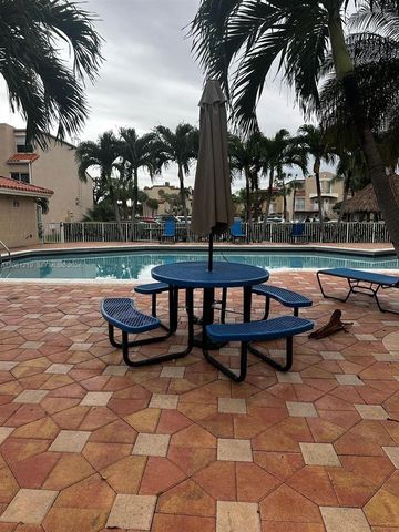 8660 NW 6th Ln 5-103, Miami, FL 33126