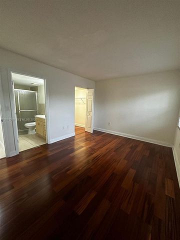 8660 NW 6th Ln 5-103, Miami, FL 33126