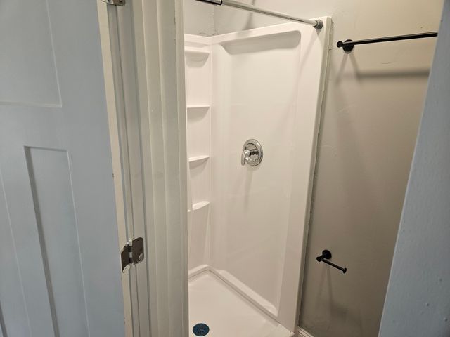 6125 W Newport Avenue, Chicago, IL 60634