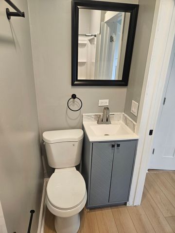 6125 W Newport Avenue, Chicago, IL 60634