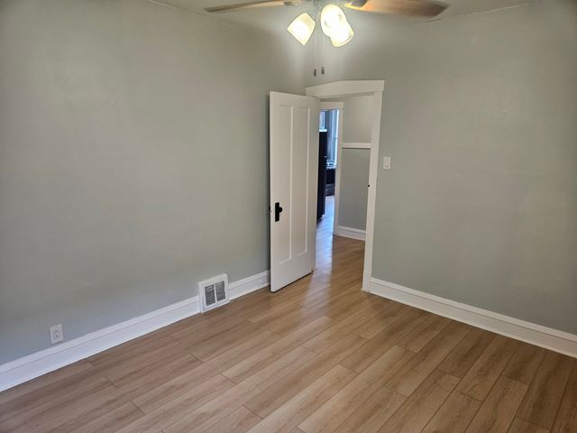 6125 W Newport Avenue, Chicago, IL 60634