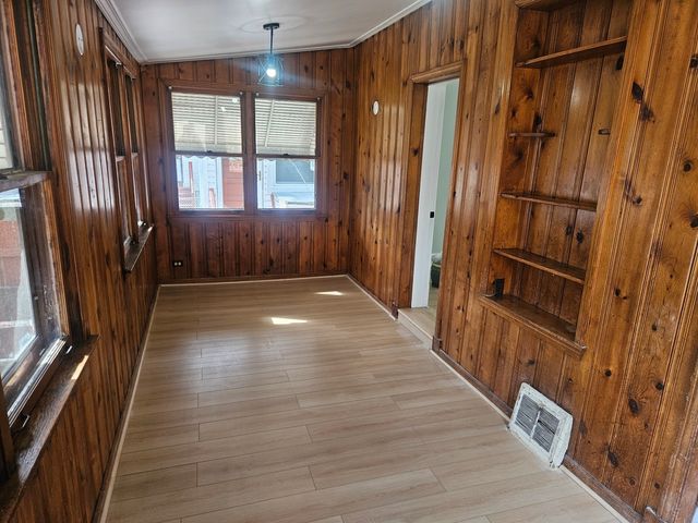 6125 W Newport Avenue, Chicago, IL 60634