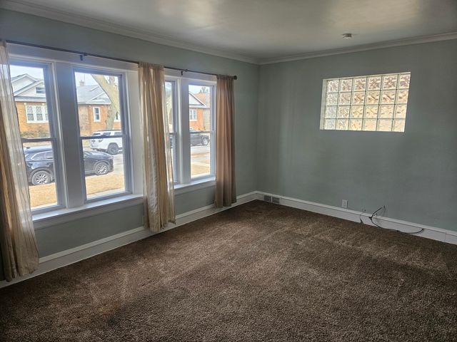 6125 W Newport Avenue, Chicago, IL 60634