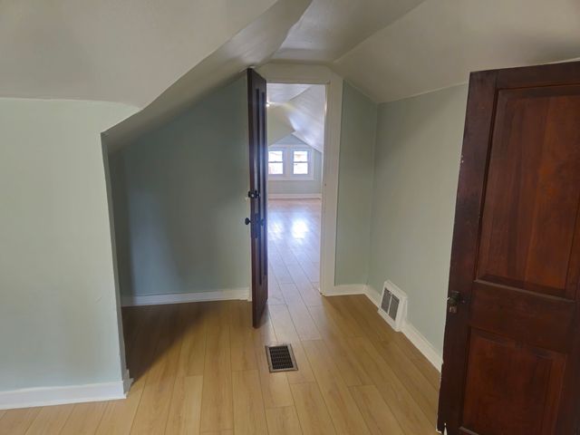 6125 W Newport Avenue, Chicago, IL 60634