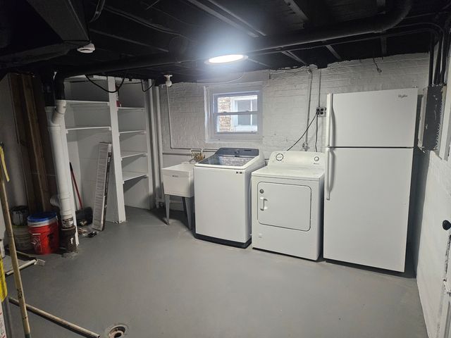 6125 W Newport Avenue, Chicago, IL 60634