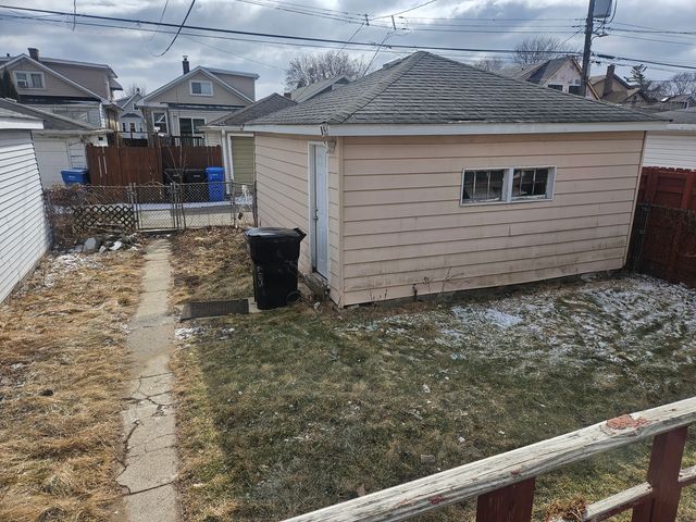 6125 W Newport Avenue, Chicago, IL 60634