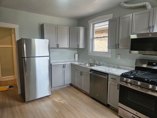 6125 W Newport Avenue, Chicago, IL 60634