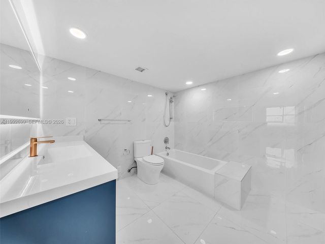 301 174th St 2004, Sunny Isles Beach, FL 33160