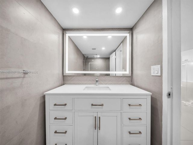 301 174th St 2004, Sunny Isles Beach, FL 33160