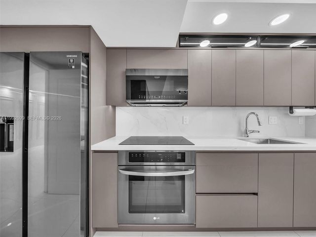 301 174th St 2004, Sunny Isles Beach, FL 33160