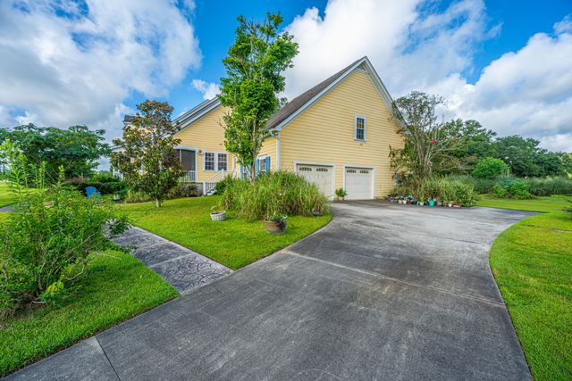 1342 1st Bend Road, Harleyville, SC 29448