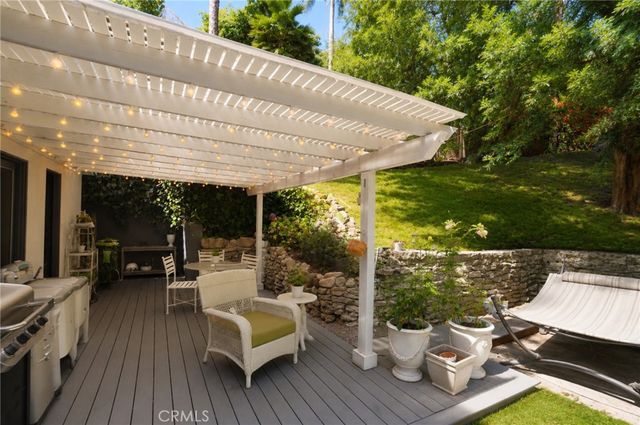 2050 Sanborn, Los Angeles, CA 90027