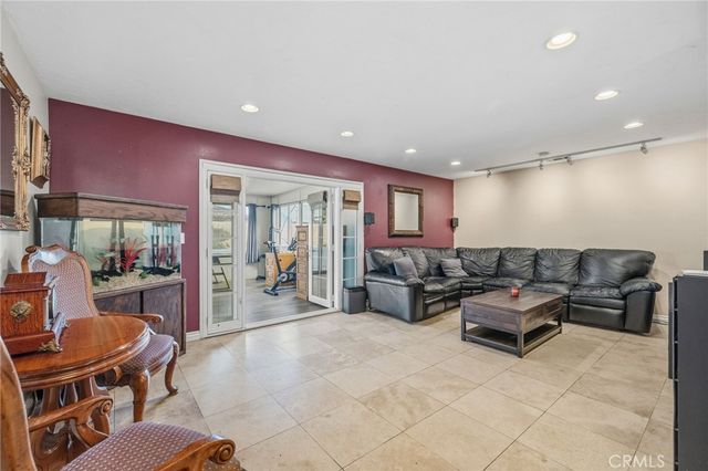 6021 Ivory Circle, Huntington Beach, CA 92647