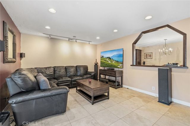 6021 Ivory Circle, Huntington Beach, CA 92647