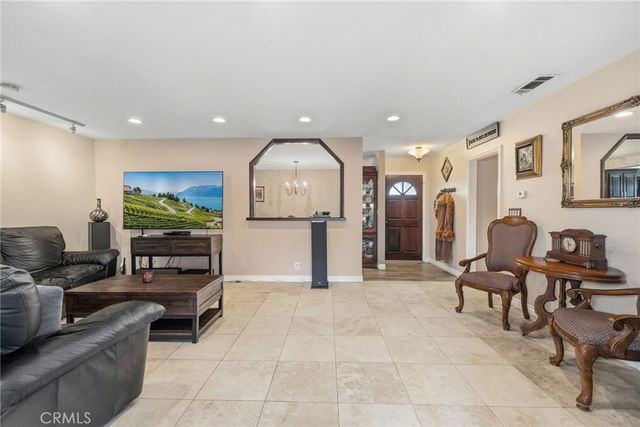 6021 Ivory Circle, Huntington Beach, CA 92647