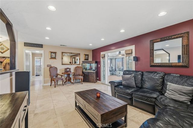 6021 Ivory Circle, Huntington Beach, CA 92647