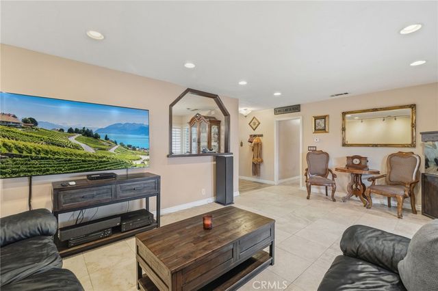 6021 Ivory Circle, Huntington Beach, CA 92647