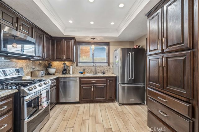 6021 Ivory Circle, Huntington Beach, CA 92647