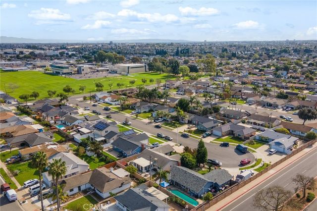 6021 Ivory Circle, Huntington Beach, CA 92647