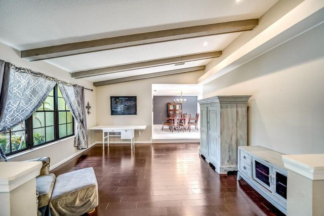 574 Juniper Place, Wellington, FL 33414