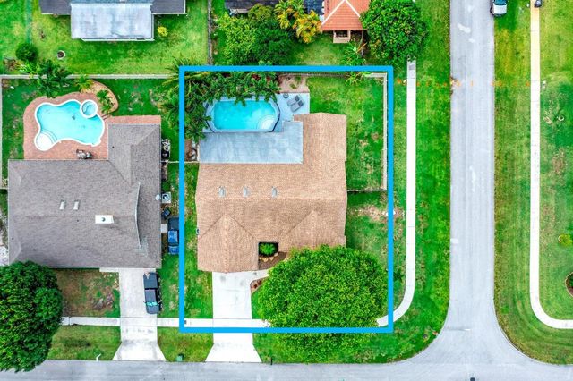 574 Juniper Place, Wellington, FL 33414