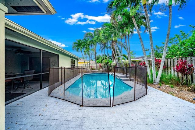 574 Juniper Place, Wellington, FL 33414