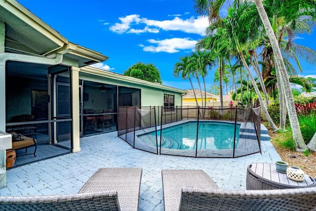 574 Juniper Place, Wellington, FL 33414