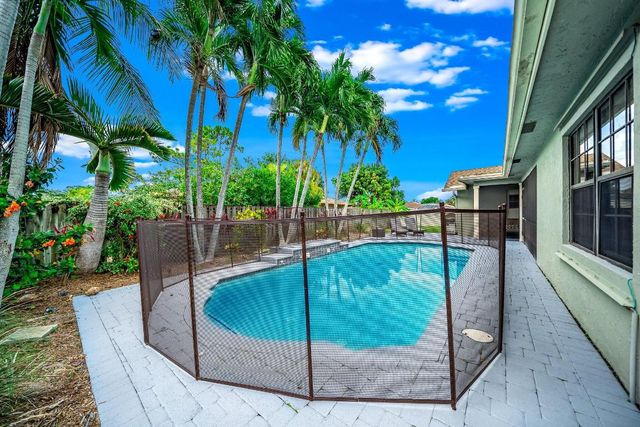 574 Juniper Place, Wellington, FL 33414