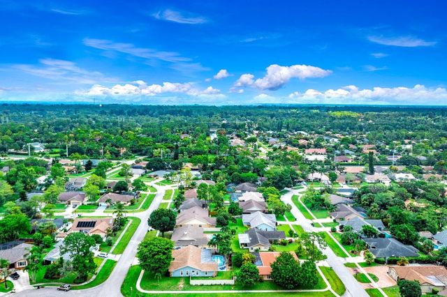 574 Juniper Place, Wellington, FL 33414