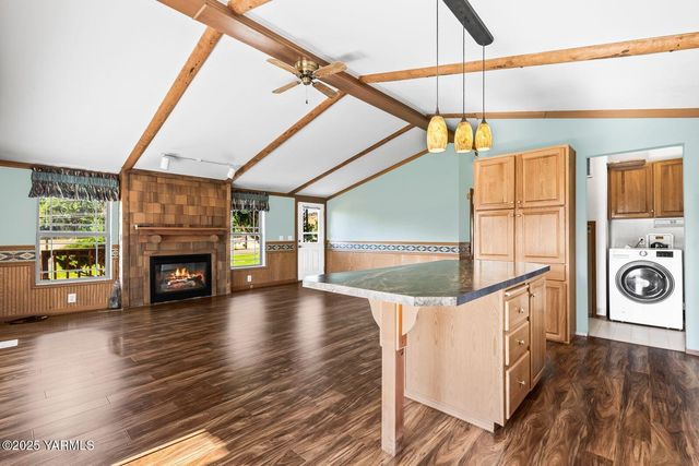 5251 US Hwy 12 Ave, Naches, WA 98937
