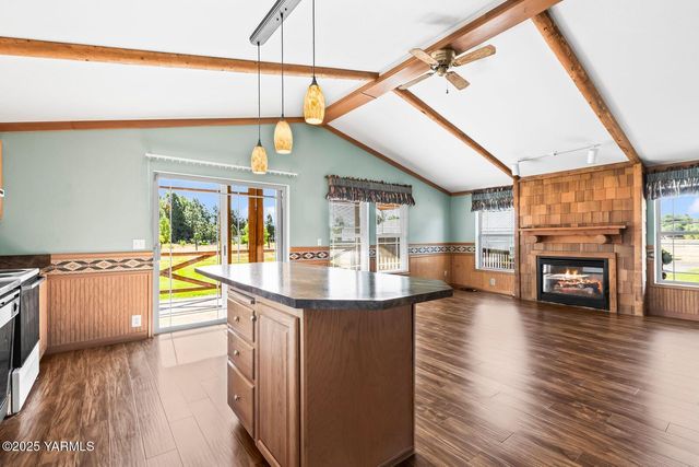 5251 US Hwy 12 Ave, Naches, WA 98937