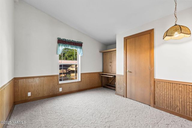 5251 US Hwy 12 Ave, Naches, WA 98937