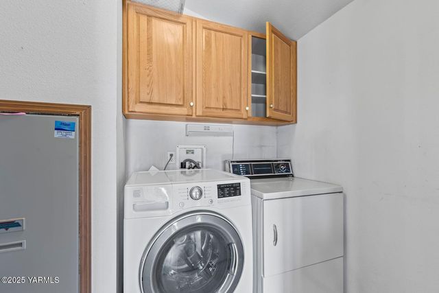 5251 US Hwy 12 Ave, Naches, WA 98937