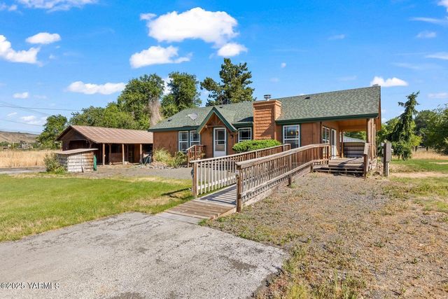 5251 US Hwy 12 Ave, Naches, WA 98937