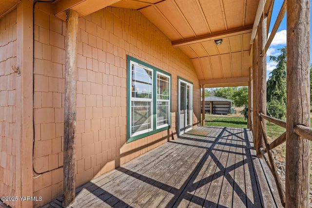 5251 US Hwy 12 Ave, Naches, WA 98937