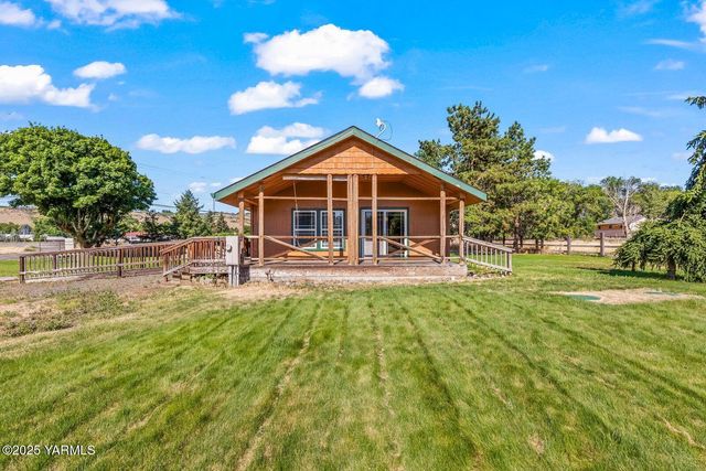 5251 US Hwy 12 Ave, Naches, WA 98937