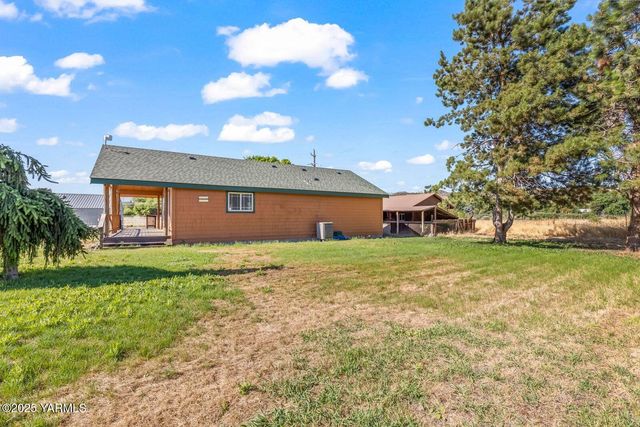 5251 US Hwy 12 Ave, Naches, WA 98937
