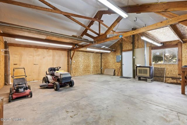 5251 US Hwy 12 Ave, Naches, WA 98937