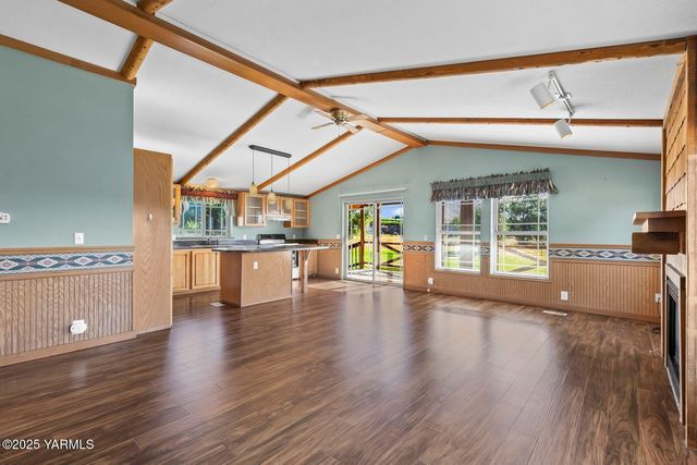 5251 US Hwy 12 Ave, Naches, WA 98937
