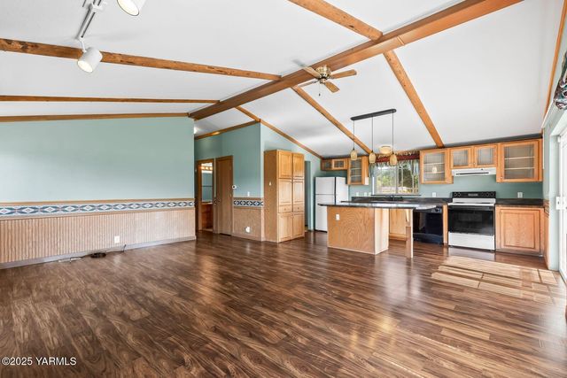 5251 US Hwy 12 Ave, Naches, WA 98937