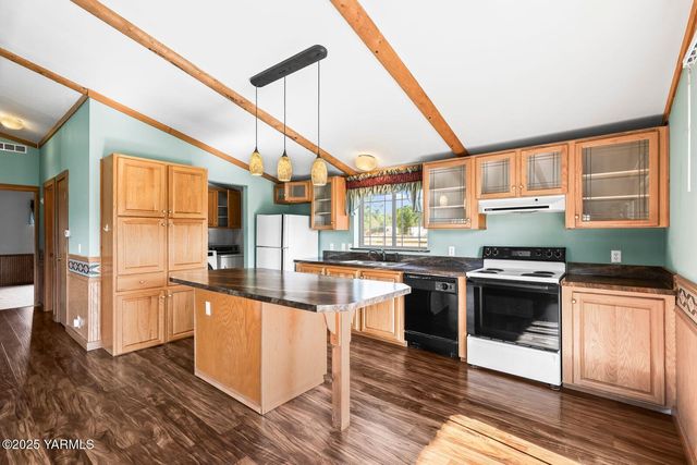 5251 US Hwy 12 Ave, Naches, WA 98937